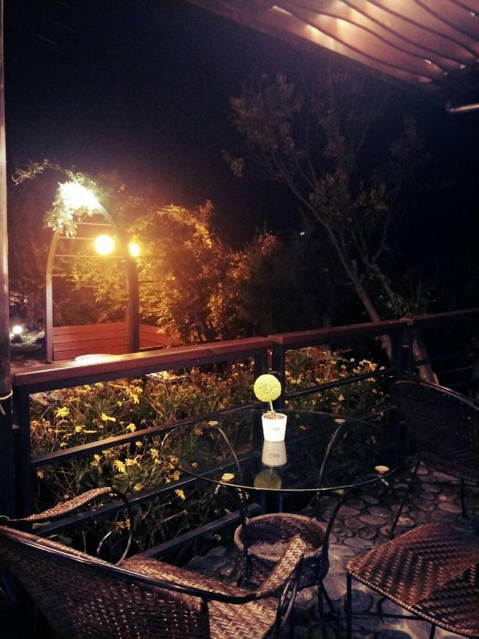 Hua Mu Xing Jing B&B Renai Exterior foto